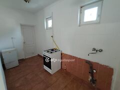 Eladó ház Téglás
