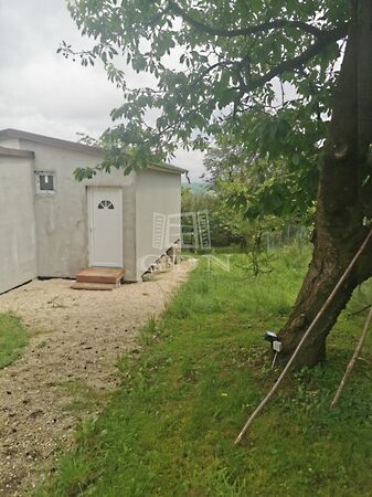 Eladó földterület Lakhegy