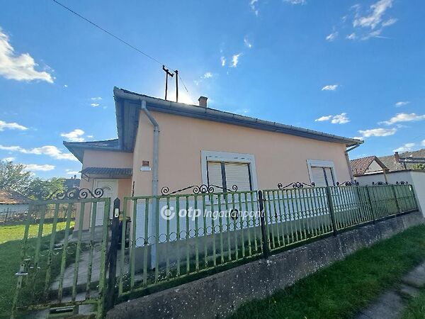 Eladó ház Kenderes