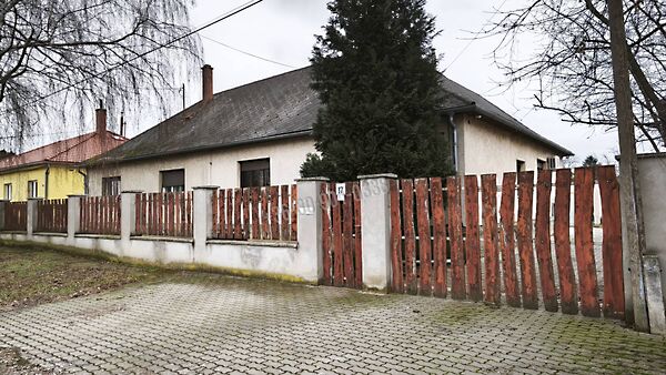 Eladó ház Lőrinci