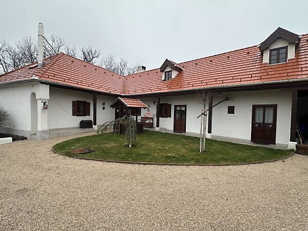 Eladó ház Vértesacsa