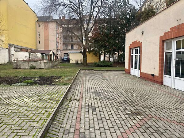 Kiadó üzleti Szolnok, Belváros
