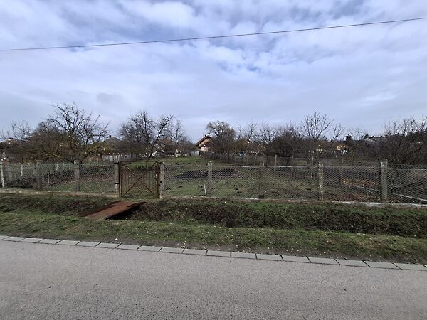 Eladó földterület Szentmártonkáta