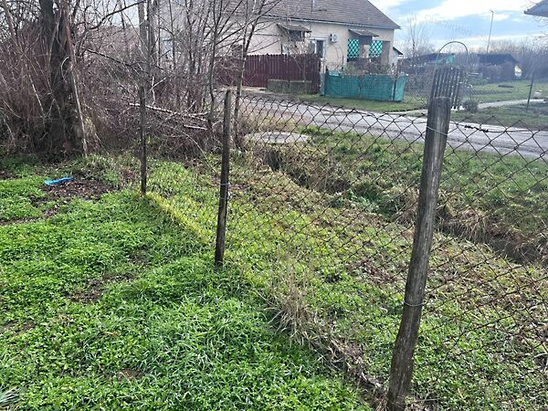 Eladó földterület Vezseny