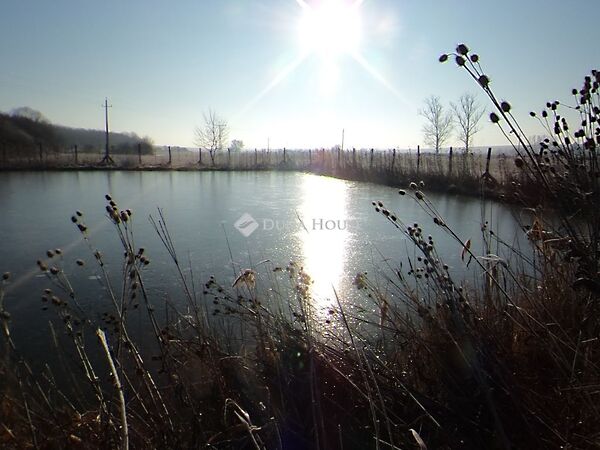 Eladó földterület Verseg