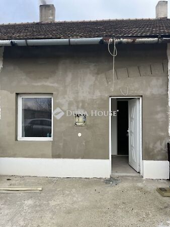Eladó lakás Várbalog