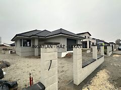 Eladó ház Nagytarcsa