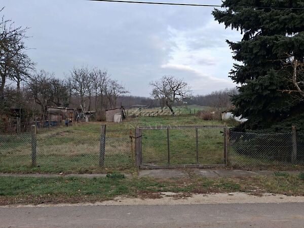 Eladó földterület Győrság