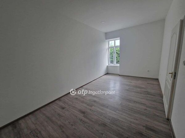 Eladó lakás Tápiószele