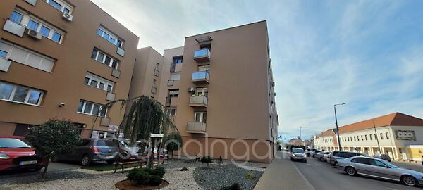 Eladó lakás Csorna, Központ