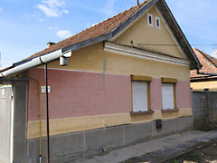 Eladó ház Pitvaros