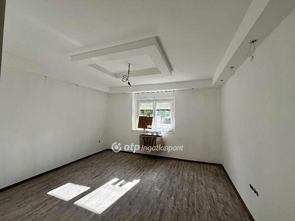 Eladó ház Előszállás