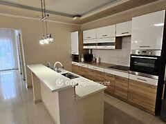 Eladó ház Pusztaszabolcs