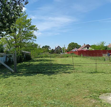 Eladó földterület Monorierdő