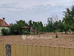 Eladó földterület Téglás