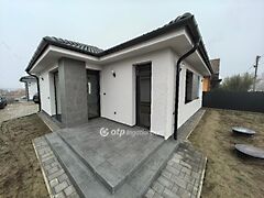 Eladó ház Hajdúsámson