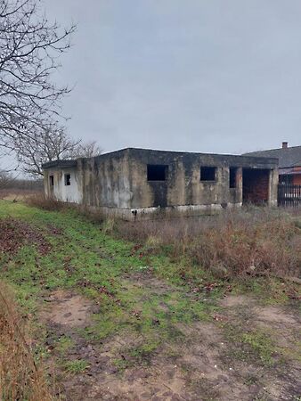 Eladó földterület Apagy