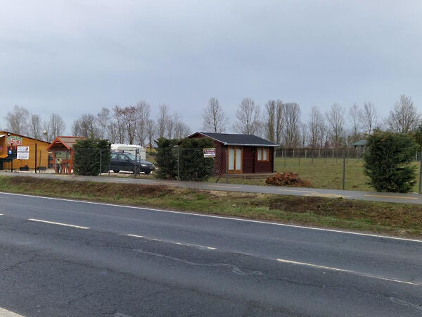 Eladó földterület Baté