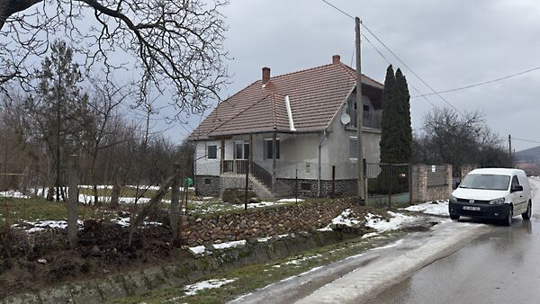 Eladó ház Monok