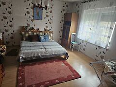 Eladó ház Újrónafő