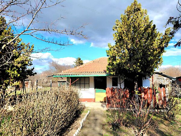 Eladó földterület Cegléd