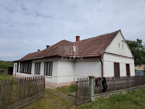 Eladó ház Szőce