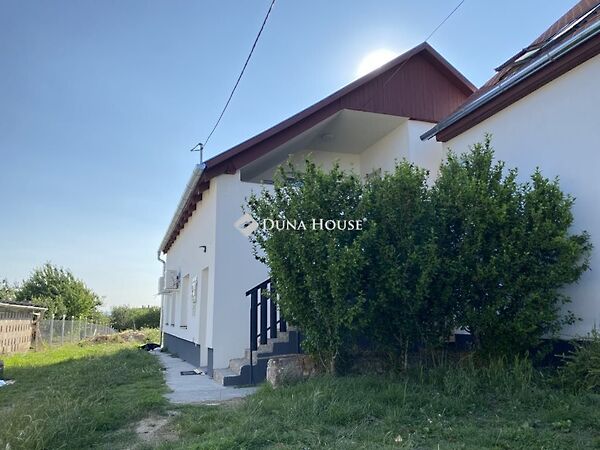 Kiadó ház Mány