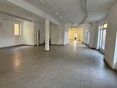 Kiadó üzleti Gödöllő, Központ