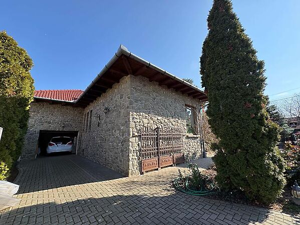 Eladó ház Budakalász