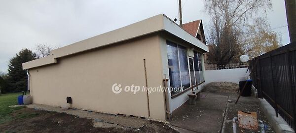 Eladó üzleti Tápiógyörgye
