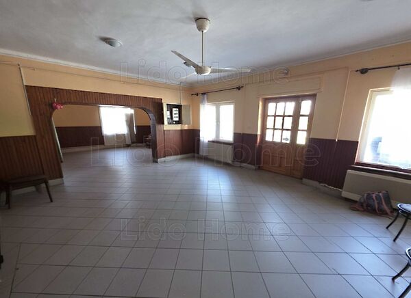 Eladó üzleti Jenő