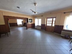 Eladó üzleti Jenő