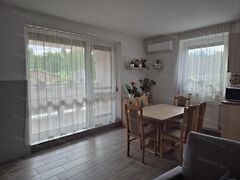 Eladó lakás Győrújbarát
