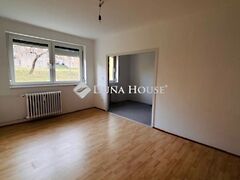 Eladó lakás Komló