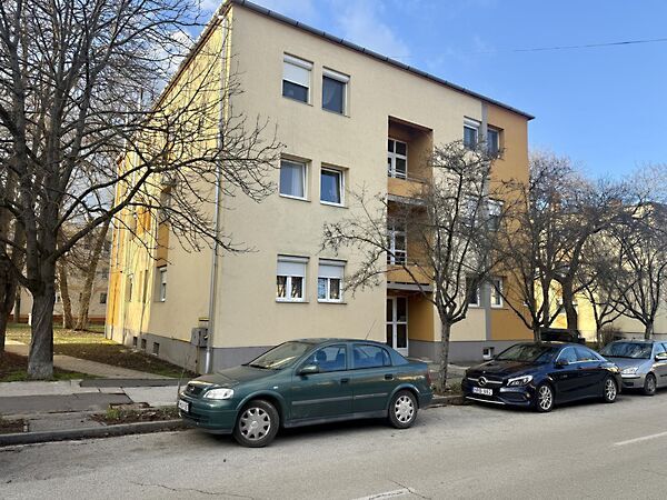 Eladó lakás Komárom