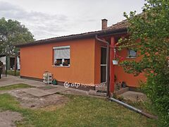 Eladó ház Törtel