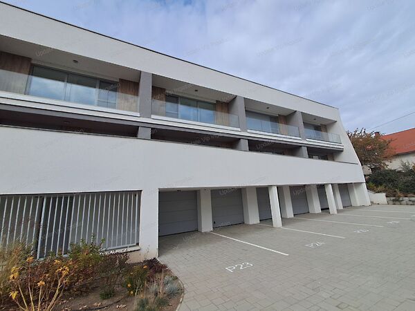 Eladó lakás Alsóörs