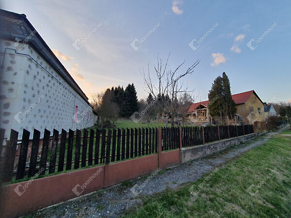 Eladó földterület Homokkomárom