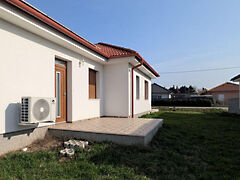 Eladó lakás Levél