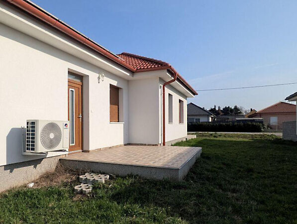 Eladó lakás Levél