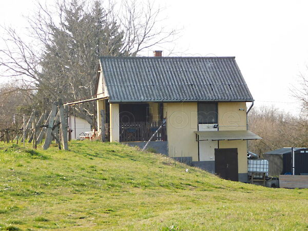 Eladó földterület Mosdós