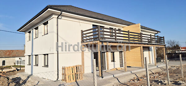 Eladó lakás Cegléd