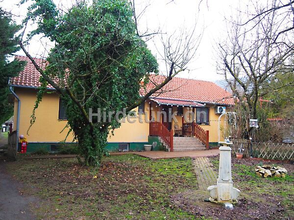 Eladó nyaraló Pomáz