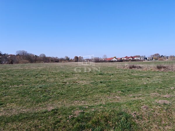 Eladó földterület Pécel