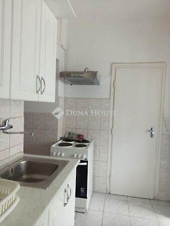 Eladó lakás Komló