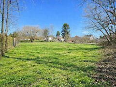 Eladó földterület Szápár