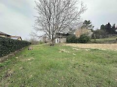 Eladó földterület Vác