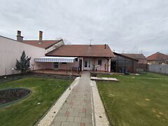 Eladó ház Csongrád