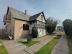 Eladó ház Érsekcsanád