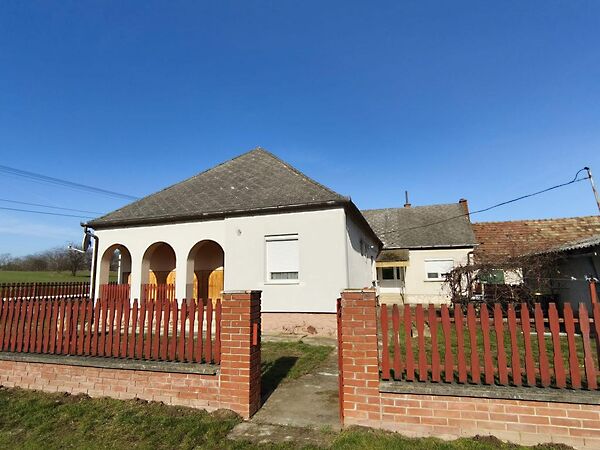 Eladó ház Tápszentmiklós